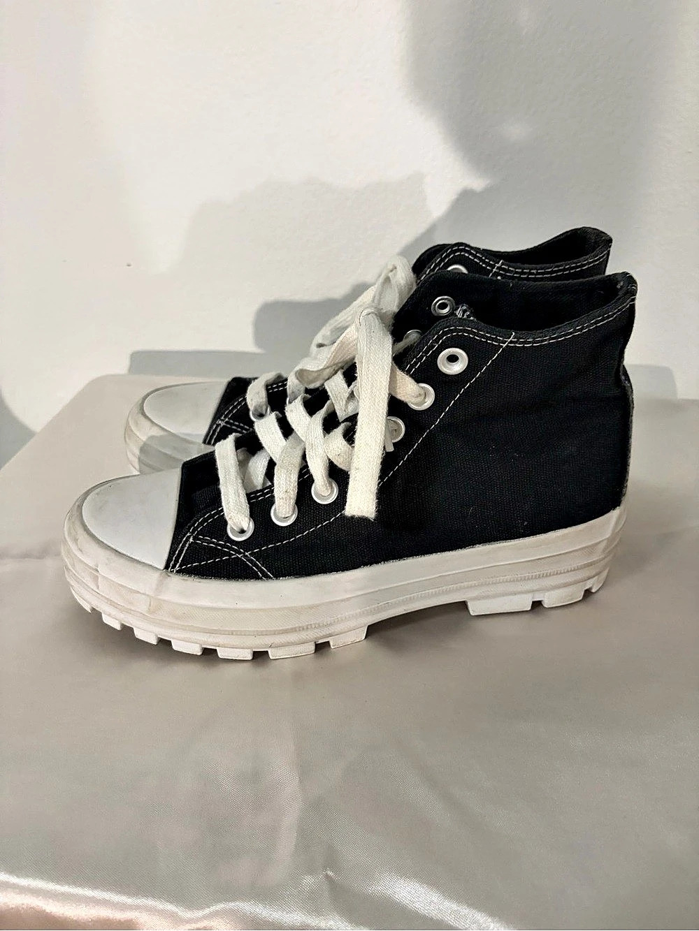 No Boundaries Women's High Top Canvas Lug Sneakers Black & White